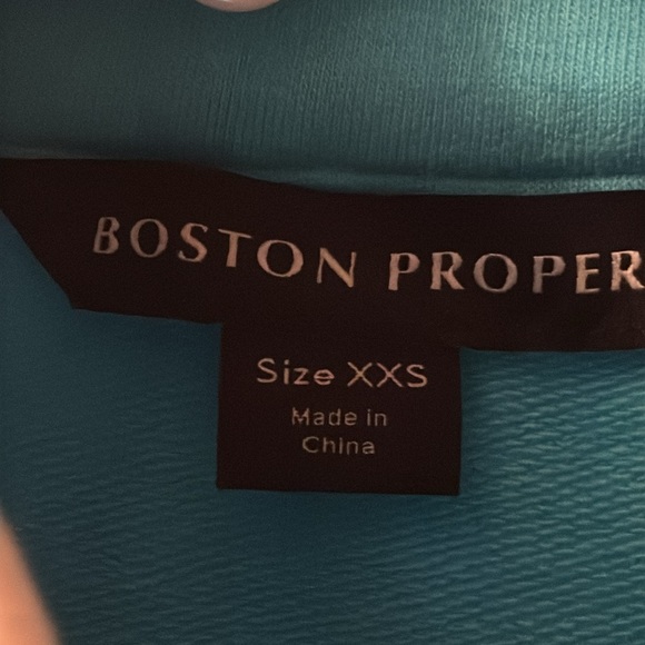Boston Proper golf tank with gold hardware and zippers. - Picture 3 of 6
